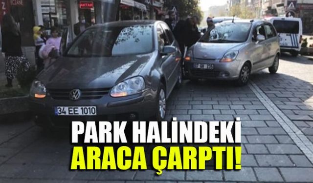 Zonguldakın Çaycuma ilçesi Nihat Kantarcı Caddesinde bir otomobil park halindeki araca çarptı