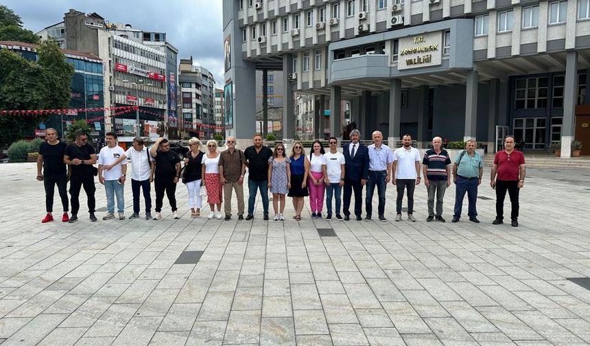 Gazeteciler, sansürün kaldırılışını kutladı