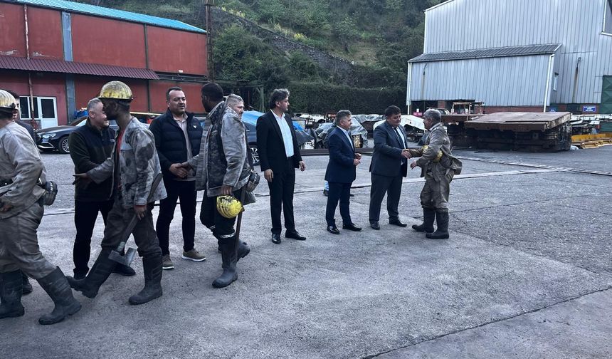 GMİS yönetimi madenciyle bayramlaştı