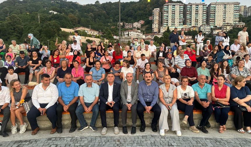 Kozlu Amfi Tiyatro açılışı coşkuyla kutlandı