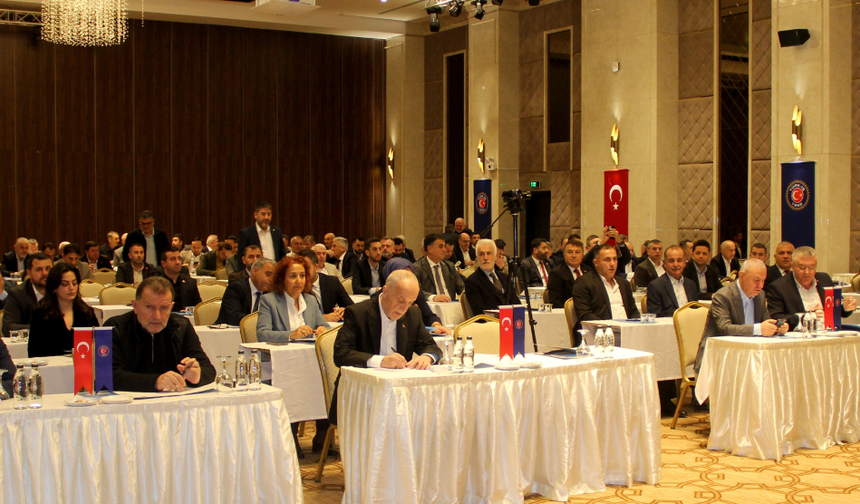 Türk-İş Yönetici Semineri yapıldı