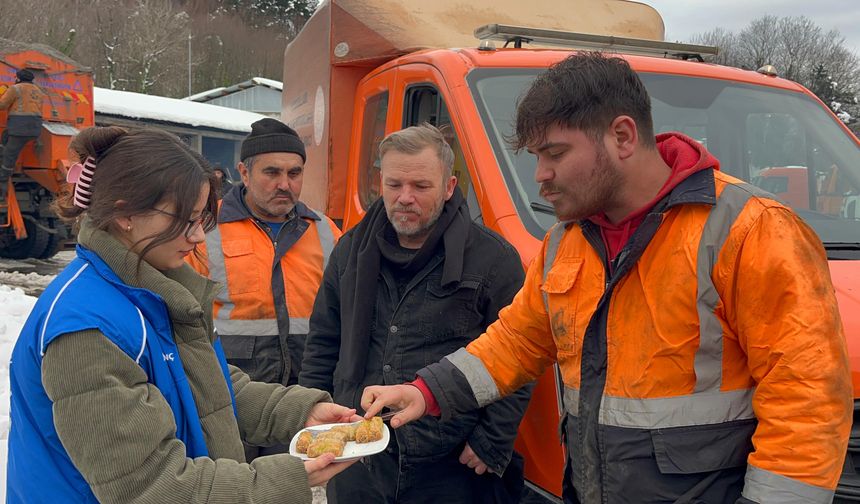 Üniversiteli gençlerden vefa örneği...