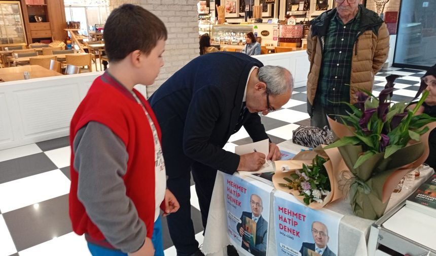 Mehmet Hatip Denek, okurlarıyla buluştu