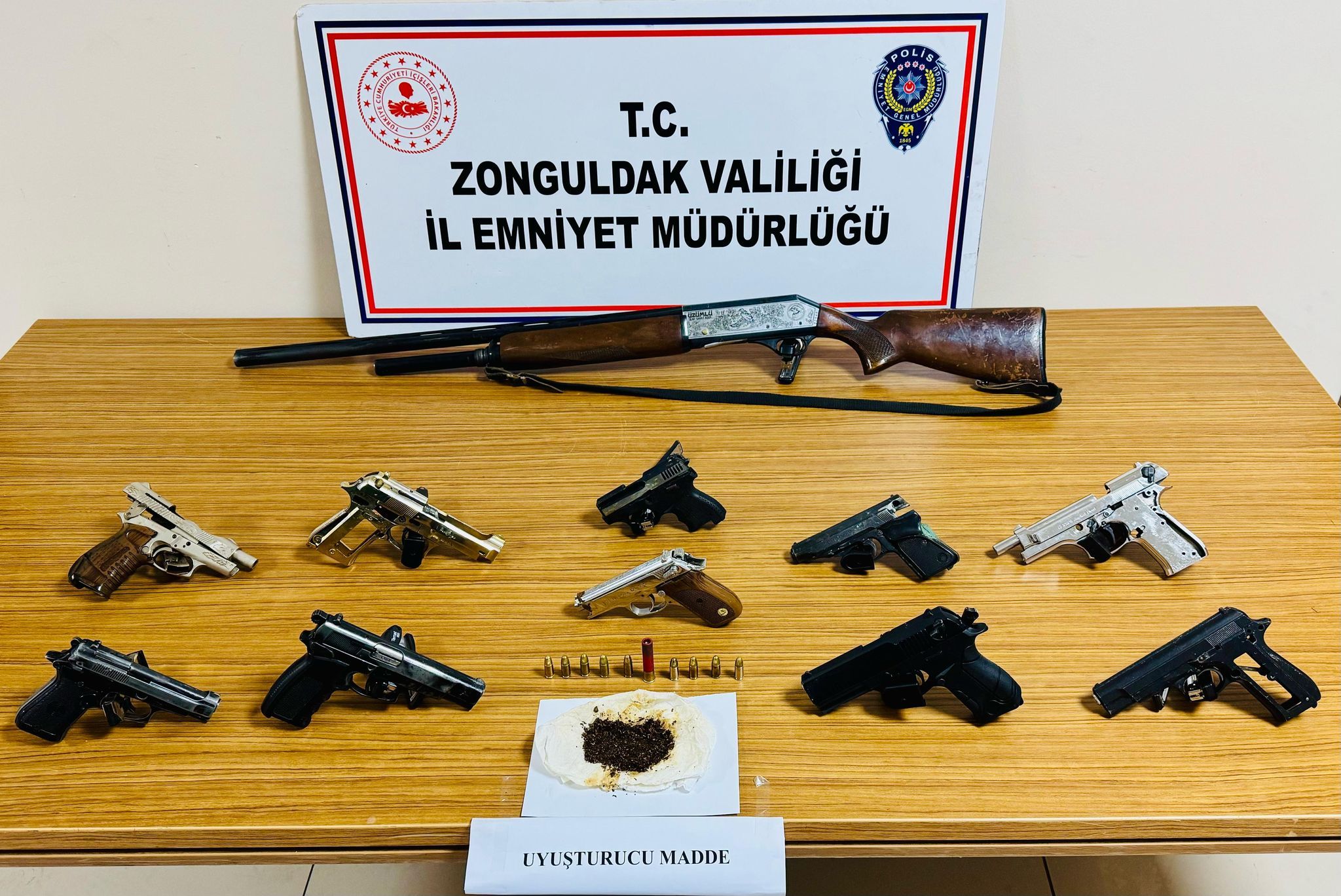 Yasadışı silah ticareti şüphelilerine operasyon: 1 tutuklu