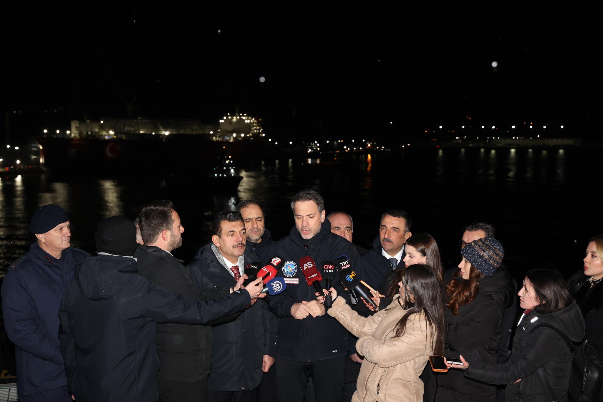 G9Hw Yea W E A A Jq F