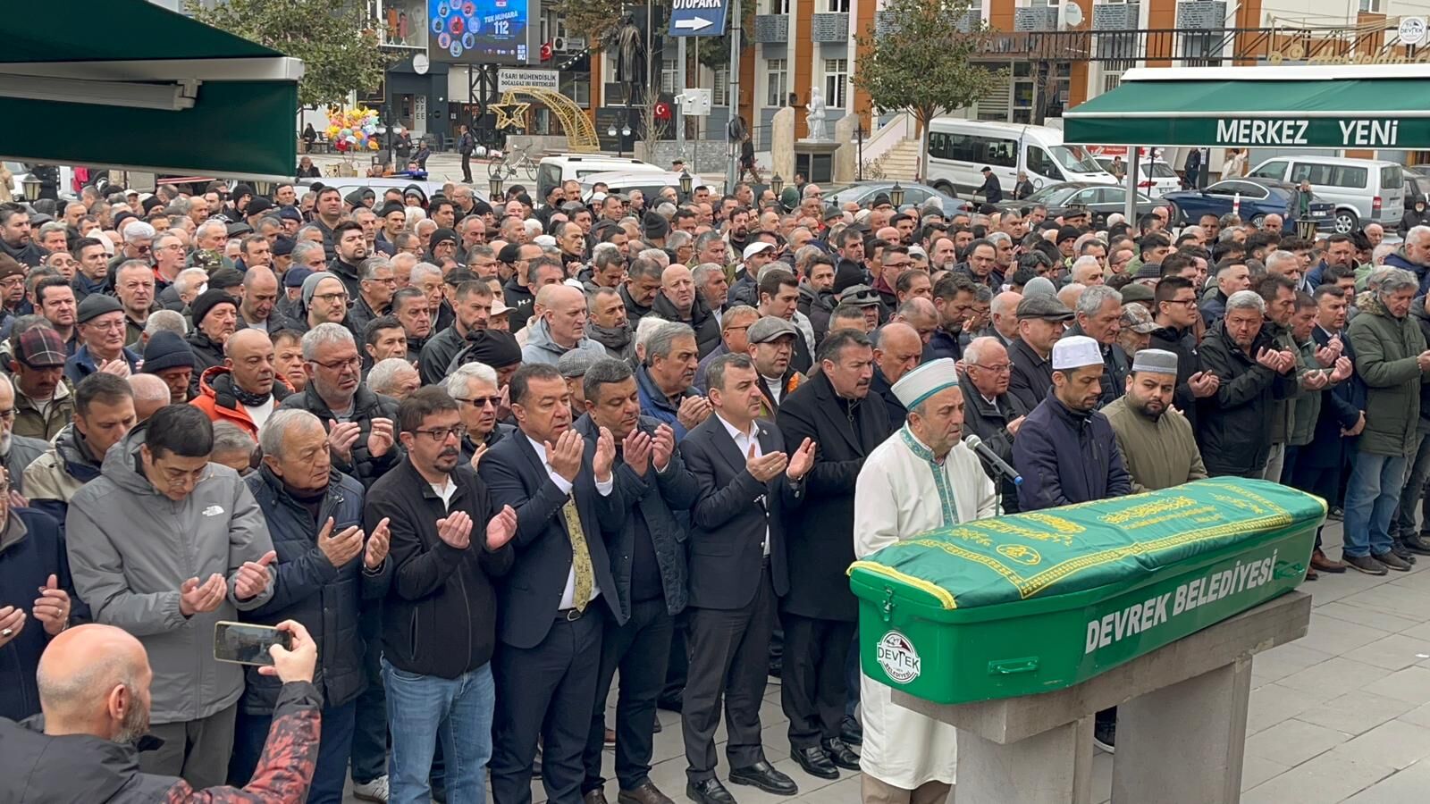 D4C077Cf 28D9 410D Acff B102Bd997E9E